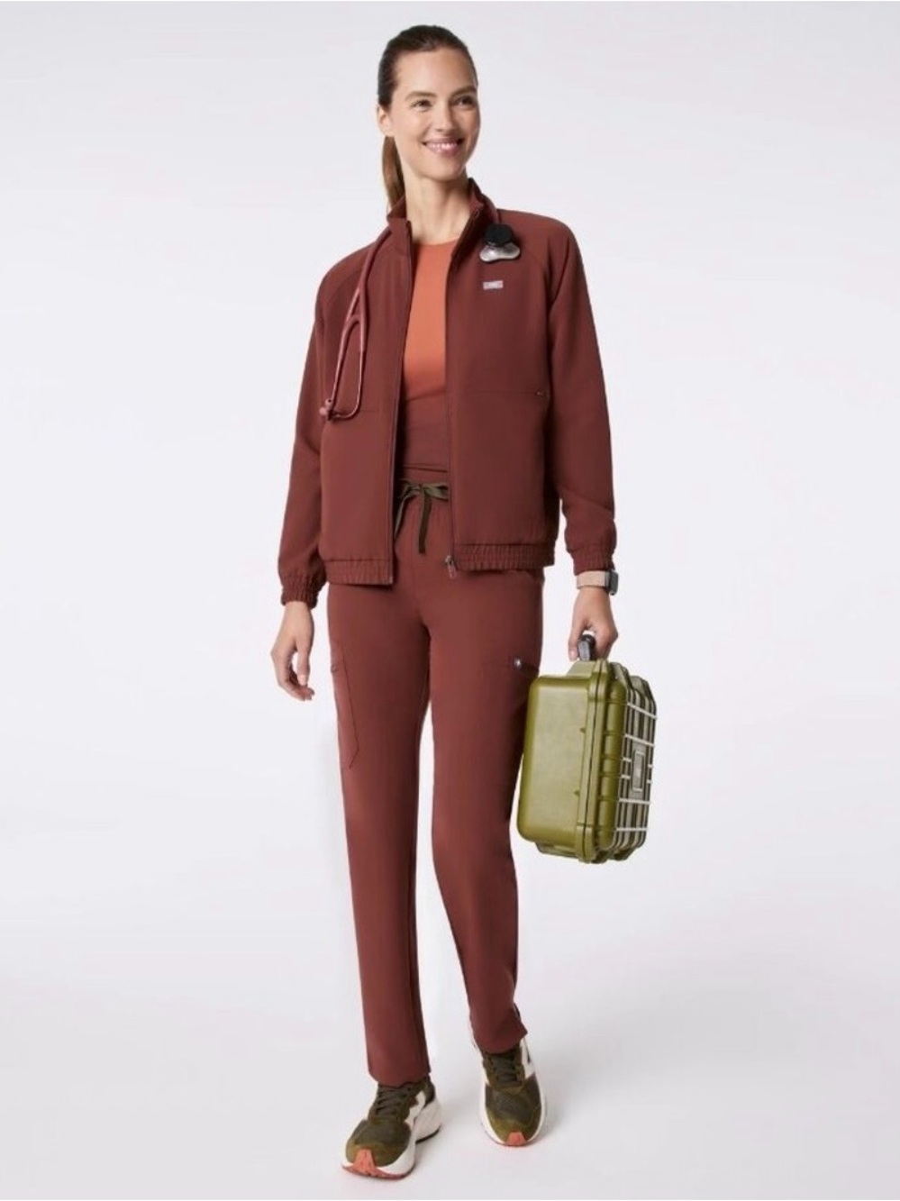 FIGS Set NWT Walnut Sydney scrub jacket M technical collection scrub top Small